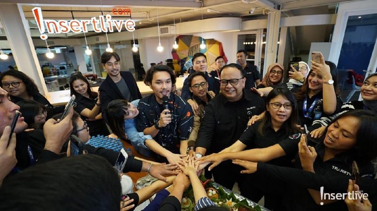 Kemeriahan Acara Syukuran Penayangan Perdana Insert Story Program Trans TV, Insert kembali memberikan tayangan menarik bertajuk Insert Story untuk para pemirsa. Berikut kemeriahan acara syukuran penayangan perdananya.