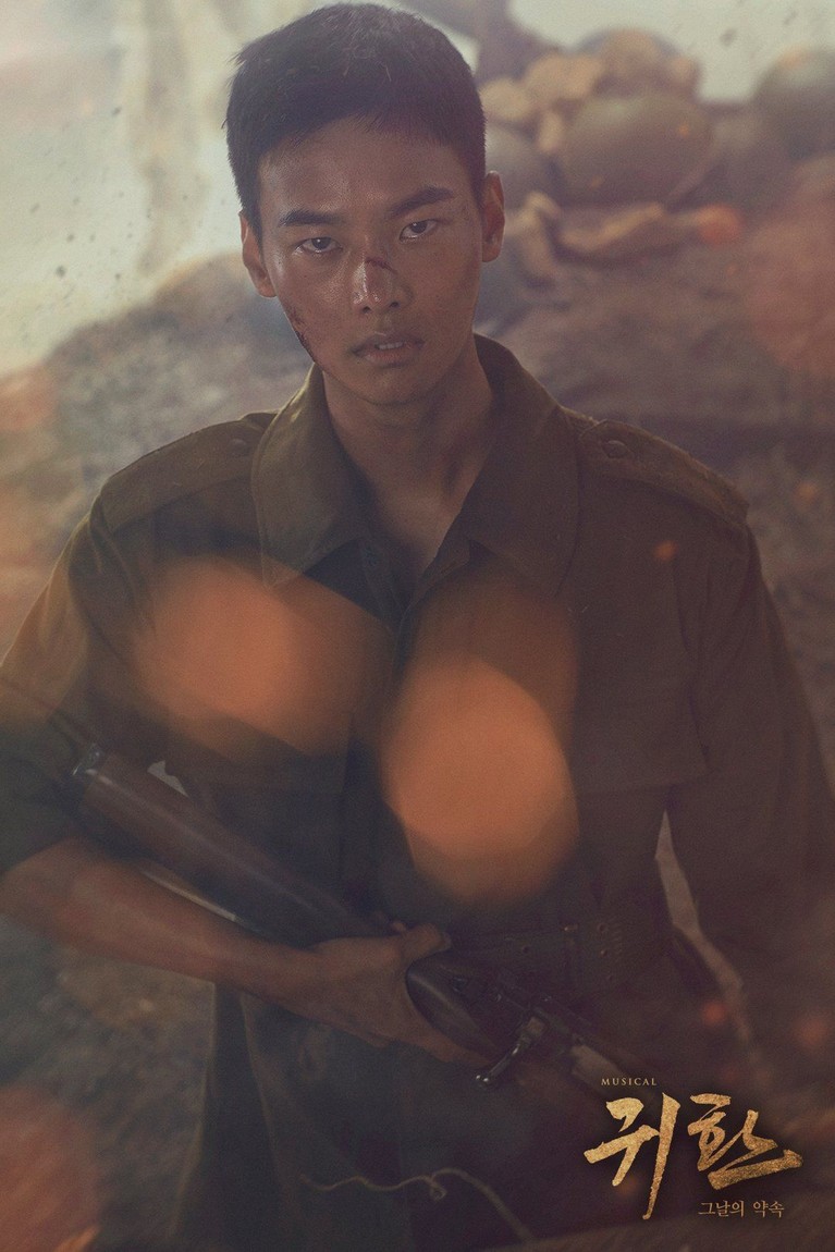 Idol K-pop ternama yang sedang tugas wajib militer seperti Xiumin, Onew, dan Yoon Ji Sung akan bintangi dalam musikal militer. Intip potretnya berikut ini.