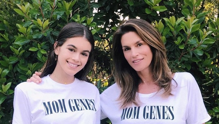 Perubahan Gaya Cindy Crawford Supermodel Berusia 55 Tahun yang Juga Ibu dari Kaia Gerber