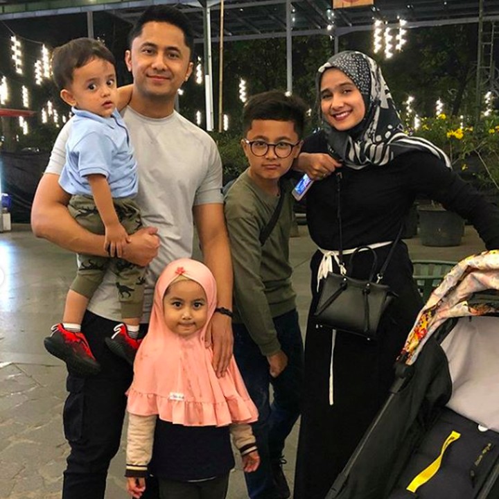 <p><em>Family time</em> lengkap ada Kakak Bintang, Kakak Shakila, dan Adik Zavier. Mereka banyak menghabiskan waktu bersama di malam Minggu. (Foto: Instagram @hengkykurniawan)</p>