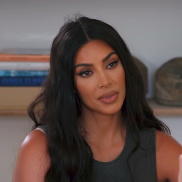 Gara-gara Kanye West, Kim Kardashian Buang Air Kecil di Botol