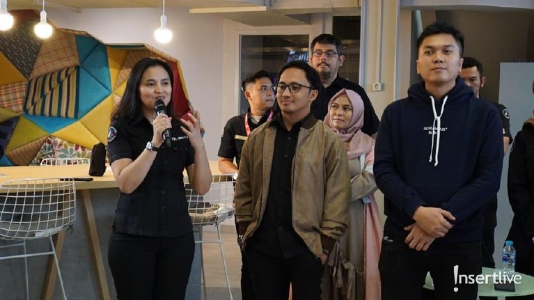 Program Trans TV, Insert kembali memberikan tayangan menarik bertajuk Insert Story untuk para pemirsa. Berikut kemeriahan acara syukuran penayangan perdananya.