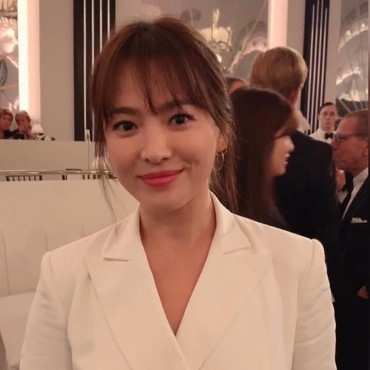 Penampilan Elegan Song Hye Kyo di New York Fashion Week Tuai Pujian