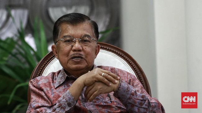 Wapres Jusuf Kalla menyambangi Mabes Polri menjelang purna tugas. Di sana dia bercerita soal upaya meningkatkan fasilitas TNI dan Polri.