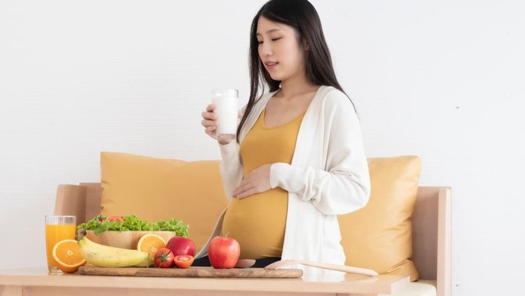 Setidaknya, tedapat 8 macam nutrisi yang penting bagi ibu hamil dan menyusui.