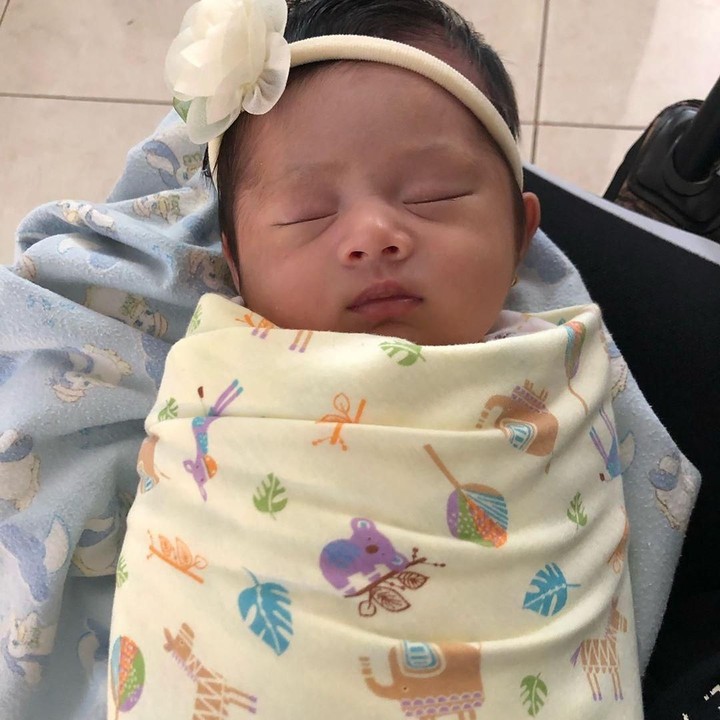 <p>Kira-kira sudah kelihatan belum nih, Nichole mirip ayah atau bundanya? He-he-he. (Foto: Instagram @nichole_zalya)</p>