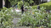 FOTO: Topan Faxai Ganggu Aktivitas Warga Jepang Topan Faxai dengan potensi angin dan hujan melanda kota Tokyo, Jepang, pada Senin (9/9) dini hari.