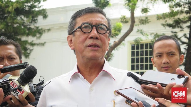 Yasonna, Budi Karya dan Sofyan Djalil pada periode lalu juga menjabat menteri Jokowi masing-masing menjabat Menkumham, Menhub dan Menteri ATR/Kepala BPN.