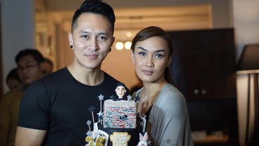 Sara Wijayanto Buka Handuk Sambil Joget Untuk Goda Demian Aditya
