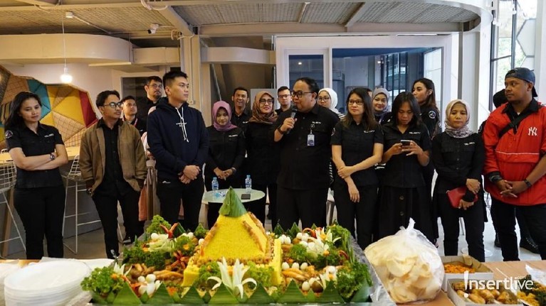 Program Trans TV, Insert kembali memberikan tayangan menarik bertajuk Insert Story untuk para pemirsa. Berikut kemeriahan acara syukuran penayangan perdananya.
