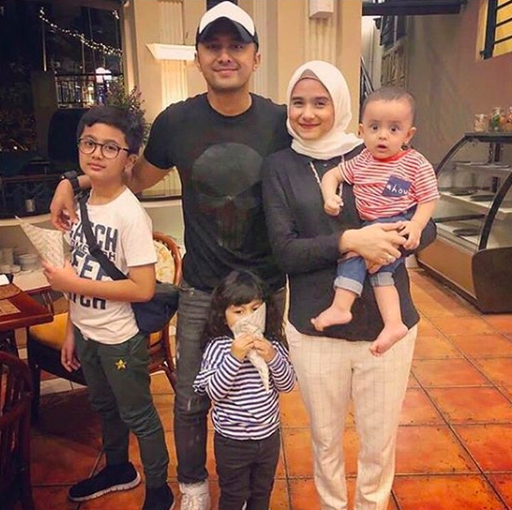 <p>Pada September 2018, Hengky Kurniawan dilantik sebagai wakil bupati Bandung Barat. Setelah itu, Hengky memanfaatkan waktu <em>weekend</em> untuk dihabiskan bersama istrinya, Sonya Fatmala dan sang anak. (Foto: Instagram @sonyafatmala)</p>