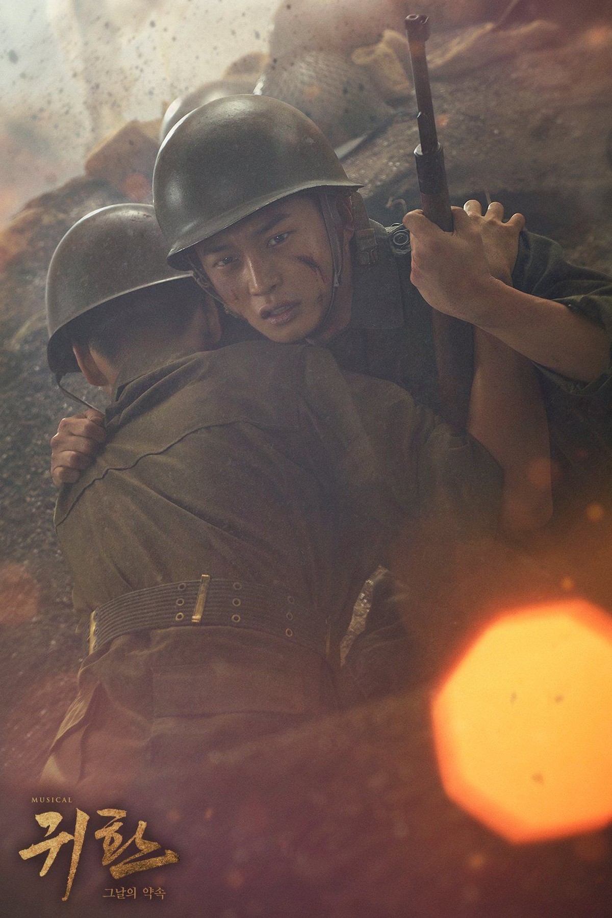 Idol K-pop ternama yang sedang tugas wajib militer seperti Xiumin&comma; Onew&comma; dan Yoon Ji Sung akan bintangi dalam musikal militer&period; Intip potretnya berikut ini&period;