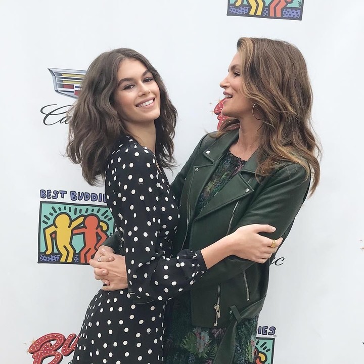 <p>Sama seperti bunda lainnya, Cindy Crawford mendukung penuh pilihan karier sang putri, Kaia Gerber, untuk menjadi seorang model. (Foto: Instagram @cindycrawford)</p>