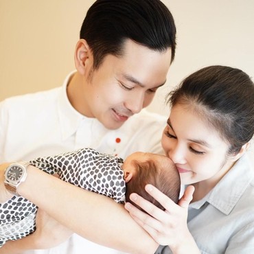 Akhirnya, Sandra Dewi Pamerkan Wajah Anak Kedua