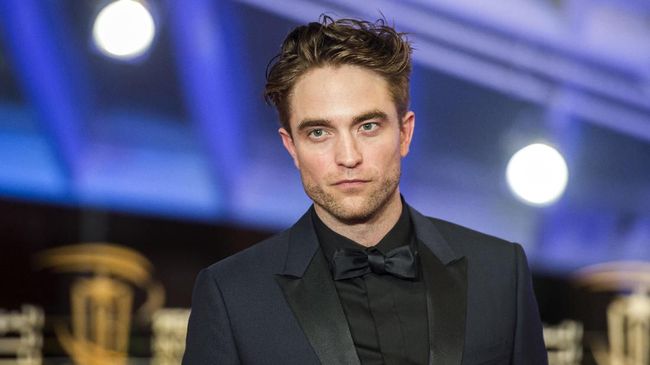 Aktor Robert Pattinson sempat berupaya membohongi sutradara Christopher Nolan mengenai keterlibatannya dalam The Batman ketika keduanya sedang syuting Tenet.
