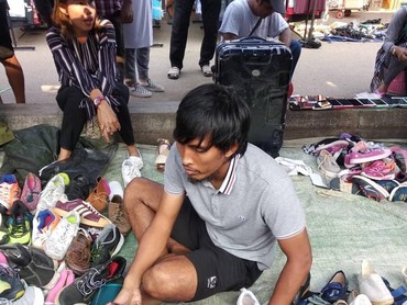 Pensiun Jadi Pesepak Bola, Budi Sudarsono Jualan Sepatu?