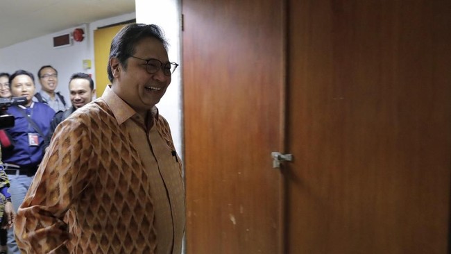 Ketua Umum Golkar Airlanggar Hartarto menyebut proses pemilihan pimpinan KPK yang baru dilakukan cukup panjang dan bisa disaksikan oleh masyarakat.