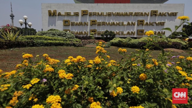 Ketua DPP PAN menyatakan penentuan siapa yang akan menduduki Ketua MPR masih berjalan alot, pihaknya sendiri akan kembali mengusung Zulkifli Hasan.