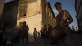 FOTO: Perayaan 'Konflik' Dua Kampung di Spanyol Ada banyak festival di Spanyol, tapi festival Cascamorras terbilang yang paling