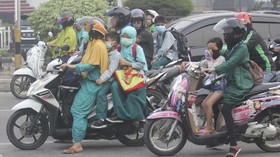 Polisi Ingatkan Naik Motor Pakai Sandal Jepit Bahaya tapi Tak Ditilang