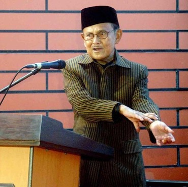 Butuh Istirahat Total, Keluarga Pilih BJ Habibie Dirawat di ICU