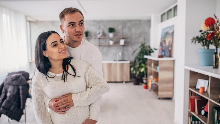 Ada beberapa posisi seks yang membuat Bunda merasa rileks sehingga membantu meningkatkan peluang hamil. Pilih posisi seks yang membuat Bunda berbaring 15 menit.