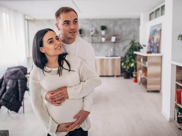 Onam, qizim va yigit porno Qiz homiladorlikning 10-oyligida shifoxonaga borgan.