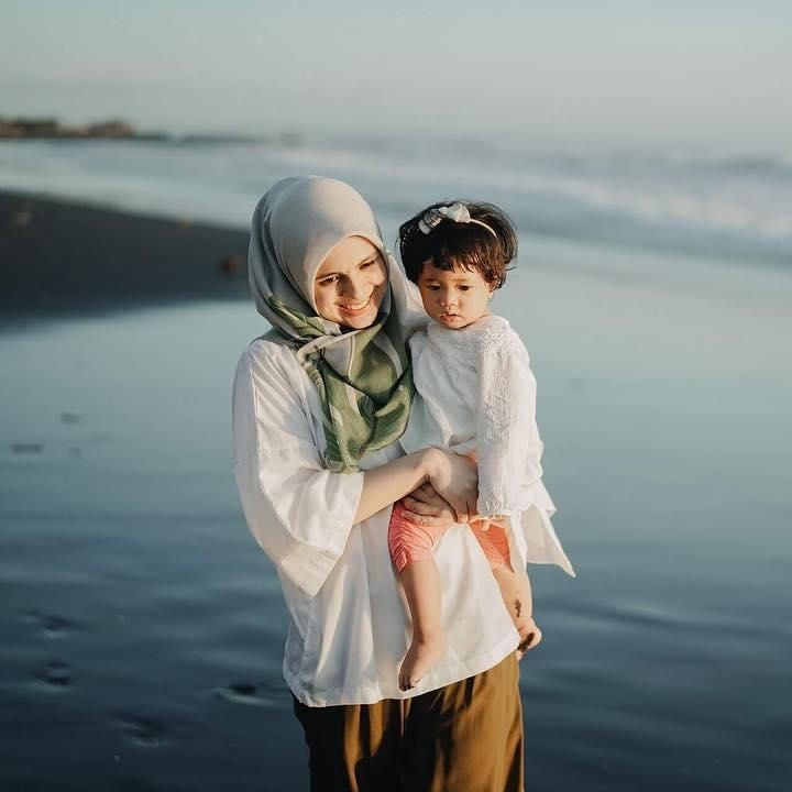 <p>Lembar Putih bermakna harapan yang baik, perempuan, dan identik dengan sesuatu yang putih, bersih, suci. (Foto: Instagram @missnyctagina)</p>