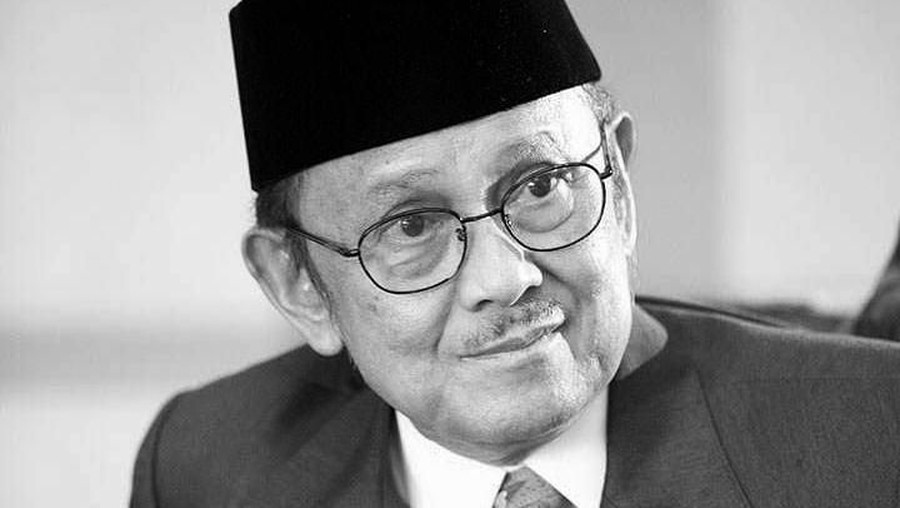BJ Habibie meninggal dunia, Melanie Subono ucapkan salam perpisahan.