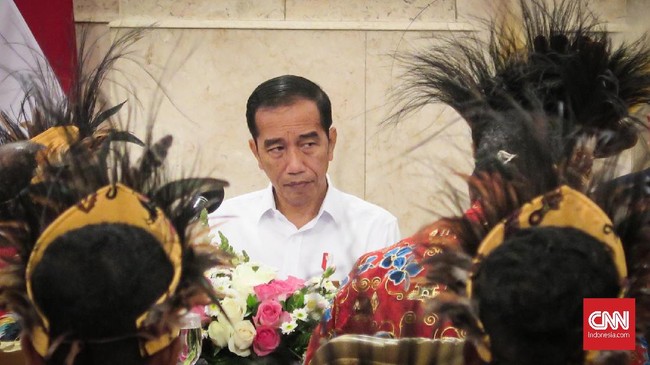 Presiden Joko Widodo meletakkan batu pertama (groundbreaking) Rumah Sakit PKU Muhammadiyah Unimuda senilai Rp256 miliar di Sorong, Papua Barat.