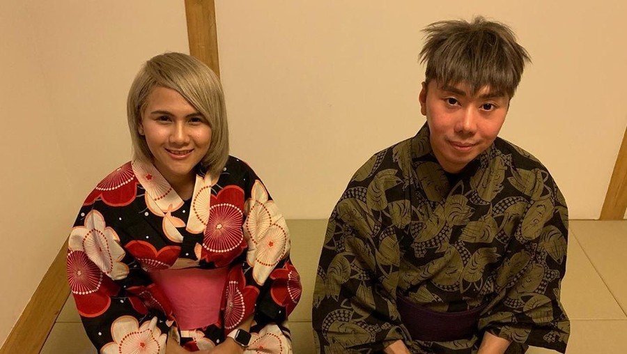 Evelyn Nada Anjani mengonfirmasi bahwa kini status hubungannya dengan Roy Kiyoshi hanya sebagai teman. Mau balikan sama Aming lagi, Evelyn?