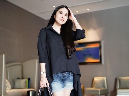 Tips Sandra Dewi Tetap Sehat & Cantik Saat Bawa Anak Vaksin di Era New Normal