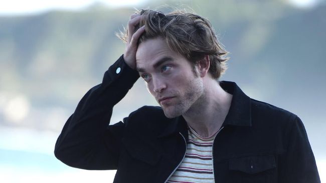 British actor Robert Pattinson poses during a photocall to promote his film 