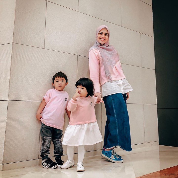 <p>Nah, ini saat lagi kumpul bertiga. Lucu banget ya, Bun, kedua anak Nycta. (Foto: Instagram @missnyctagina)</p>