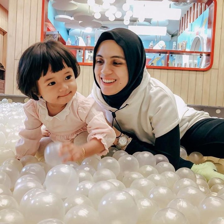 <p>Sehat selalu ya Uti, semoga tumbuh semakin cantik. Doa yang sama buat Ibun Nycta. (Foto: Instagram @missnyctagina)</p>
