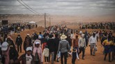 FOTO: Paus Fransiskus Jumpai Kawan Lama di Madagaskar Pemimpin Vatikan, Paus Fransiskus, melawat ke Madagaskar untuk menemui sahabat lamanya, Bapa Opeka, dan berkhotbah di hadapan warga miskin setempat.