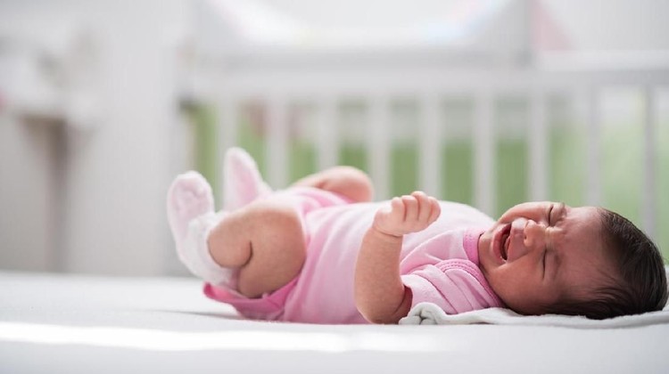 Kata-kata dari bahasa kita, bahasa Indonesia bisa jadi rangkaian nama bayi yang indah untuk putri kecil Bunda dan Ayah.