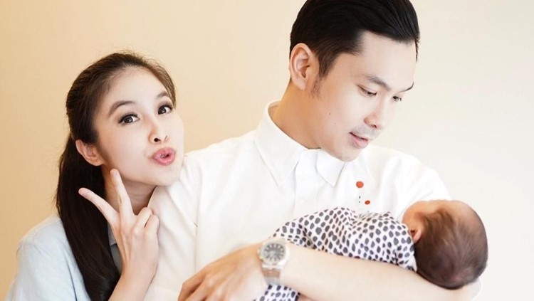 Tips agar ASI Lancar ala Sandra Dewi untuk Bunda Menyusui Sandra Dewi baru saja melahirkan anak keduanya, Mikhael Moeis, pada 2 September 2019.