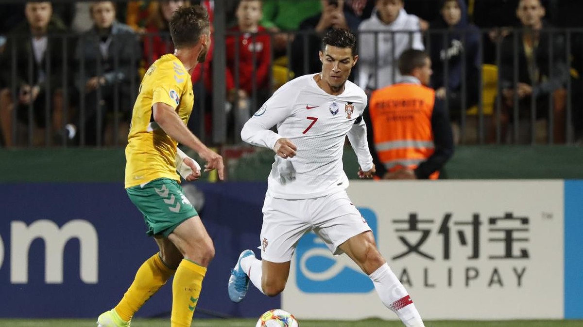 FOTO: Ronaldo Kejar Rekor Gol Ali Daei