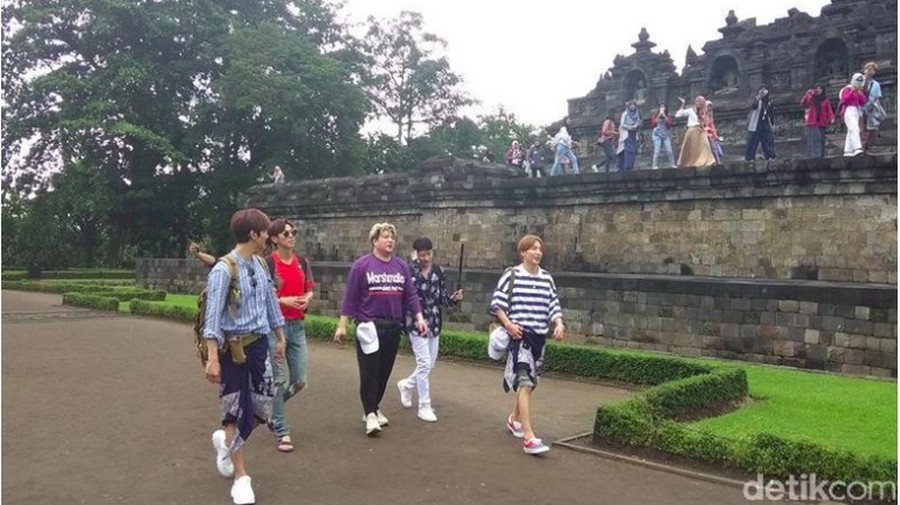 TVXQ dan SUper Junior siap melakukan perjalanan waktu di tempat bersejarah Indonesia.