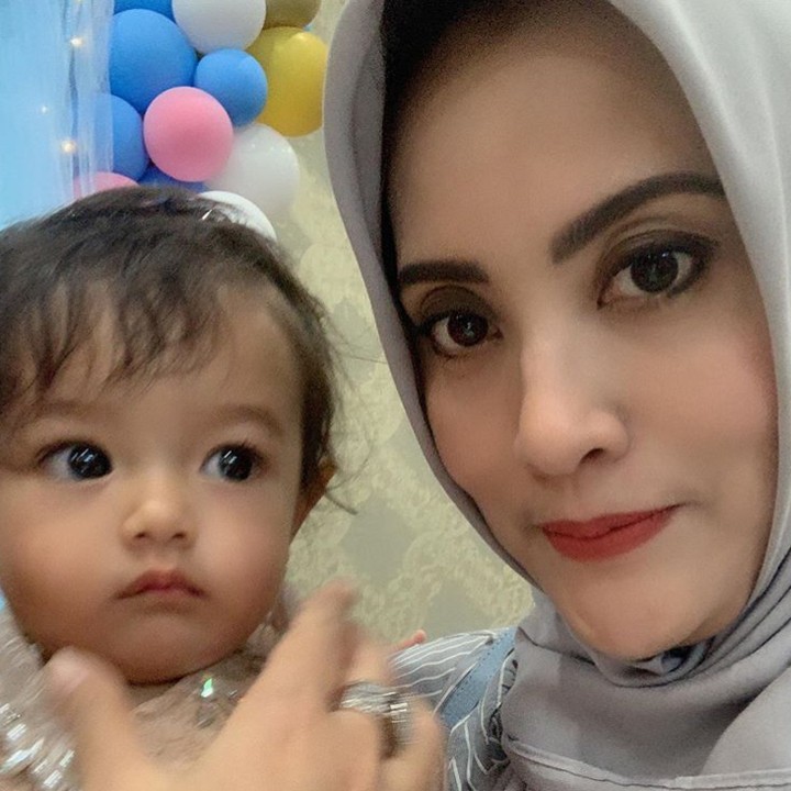 <p>Mirip enggak Elma dengan si cantik Eijaz? (Foto: Instagram/ @elmatheana)  </p>