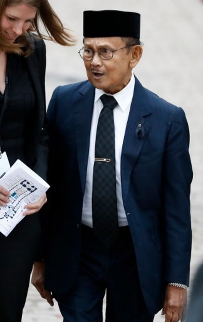 BJ Habibie tak hanya dikenal sebagai Presiden ke-3 RI, sosoknya pun pernah menjabat Menristek di era Soeharto. Berikut potret Habibie bersama para tokoh dunia.