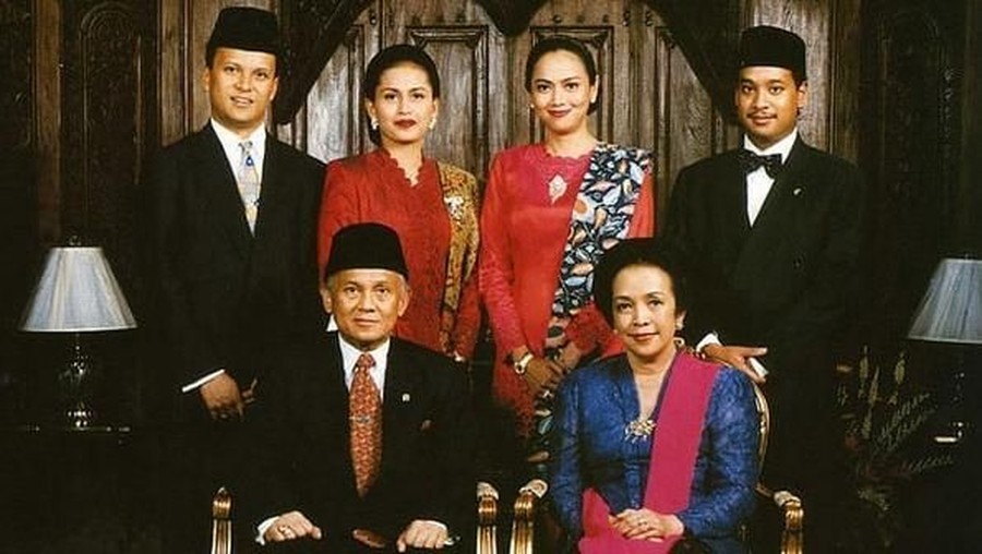 Putra BJ Habibie: Ibu dan Bapak Sekarang Sudah Bisa Bersatu