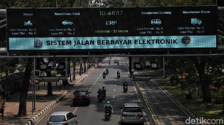 Sistem jalan berbayar atau electronic road pricing (ERP) di DKI Jakarta dibatalkan tahun ini. Yuk tengok lagi Jalan Rasuna Said yang akan menerapkan sistem ERP.