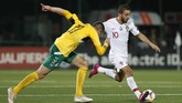 FOTO: Ronaldo Kejar Rekor Gol Ali Daei Cristiano Ronaldo mengejar rekor mantan pemain timnas Iran Ali Daei usai mencetak quattrick saat Portugal menang telak 5-1 atas Lithuania.