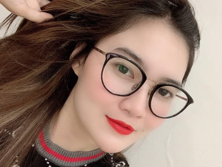 Namanya sering disandingkan dengan Via Vallen, berikut enam potret cantik dari pelantun Balungan Kere, Nella Kharisma.