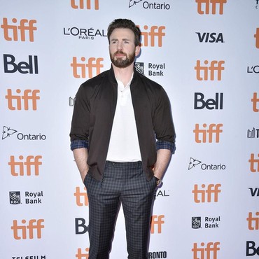 Usai Selena Gomez, Chris Evans Diduga Kencani Alba Baptista 'Warrior Nun'