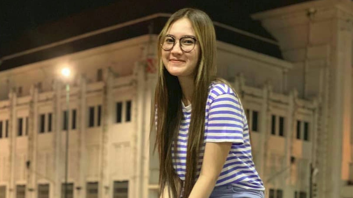 Namanya sering disandingkan dengan Via Vallen&comma; berikut enam potret cantik dari pelantun Balungan Kere&comma; Nella Kharisma&period;