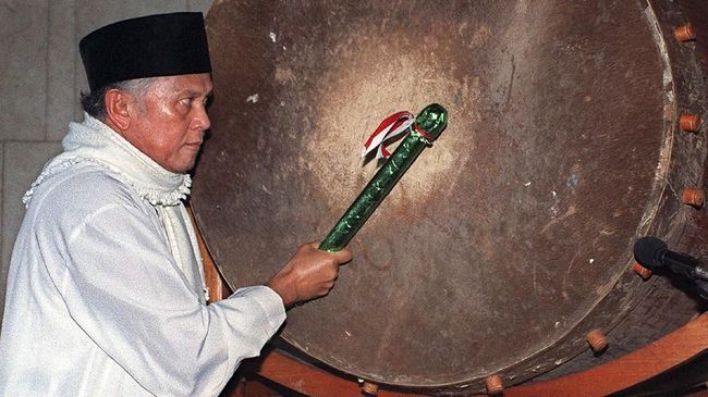 Presiden RI ke-3 BJ Habibie meninggal dunia pada Rabu (11/9). Sejak muda, Habibie diketahui memiliki masalah jantung.