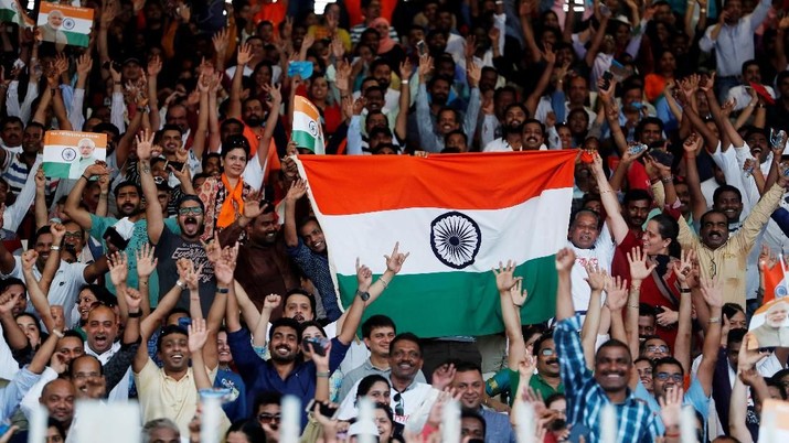 Indian crowd wave their flags as they wait for Indian Prime Minister Narendra Modi at a community gathering during his two-day visit, at Bahrain National Stadium, Isa Town, in Manama, Bahrain, August 24, 2019. REUTERS/Hamad I Mohammed